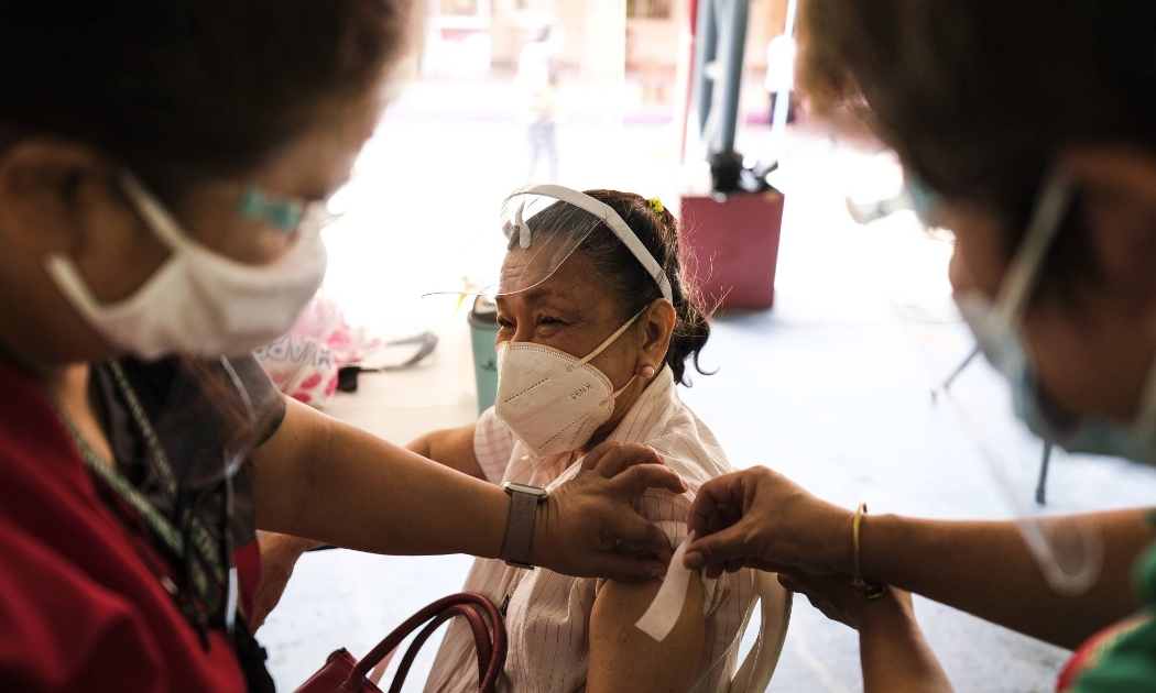 Một người được tiêm vaccine của Sinovac tại Philippines - Ảnh: JP Times.