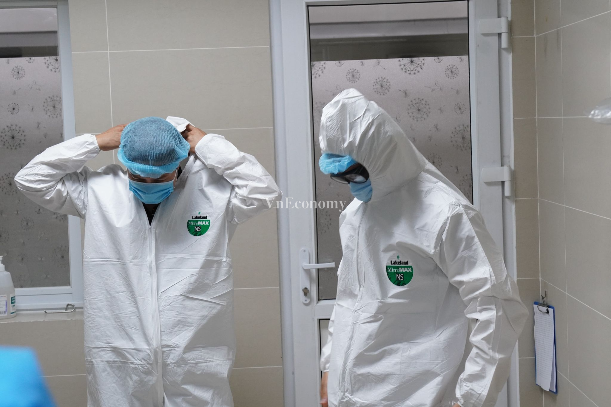 Ngay sau khi có thông tin ghi nhận về ca bệnh, bệnh viện Thanh Nhàn đã ráo riết triển khai các biện pháp mạnh để ngăn chặn dịch. Ảnh: Việt Tuấn