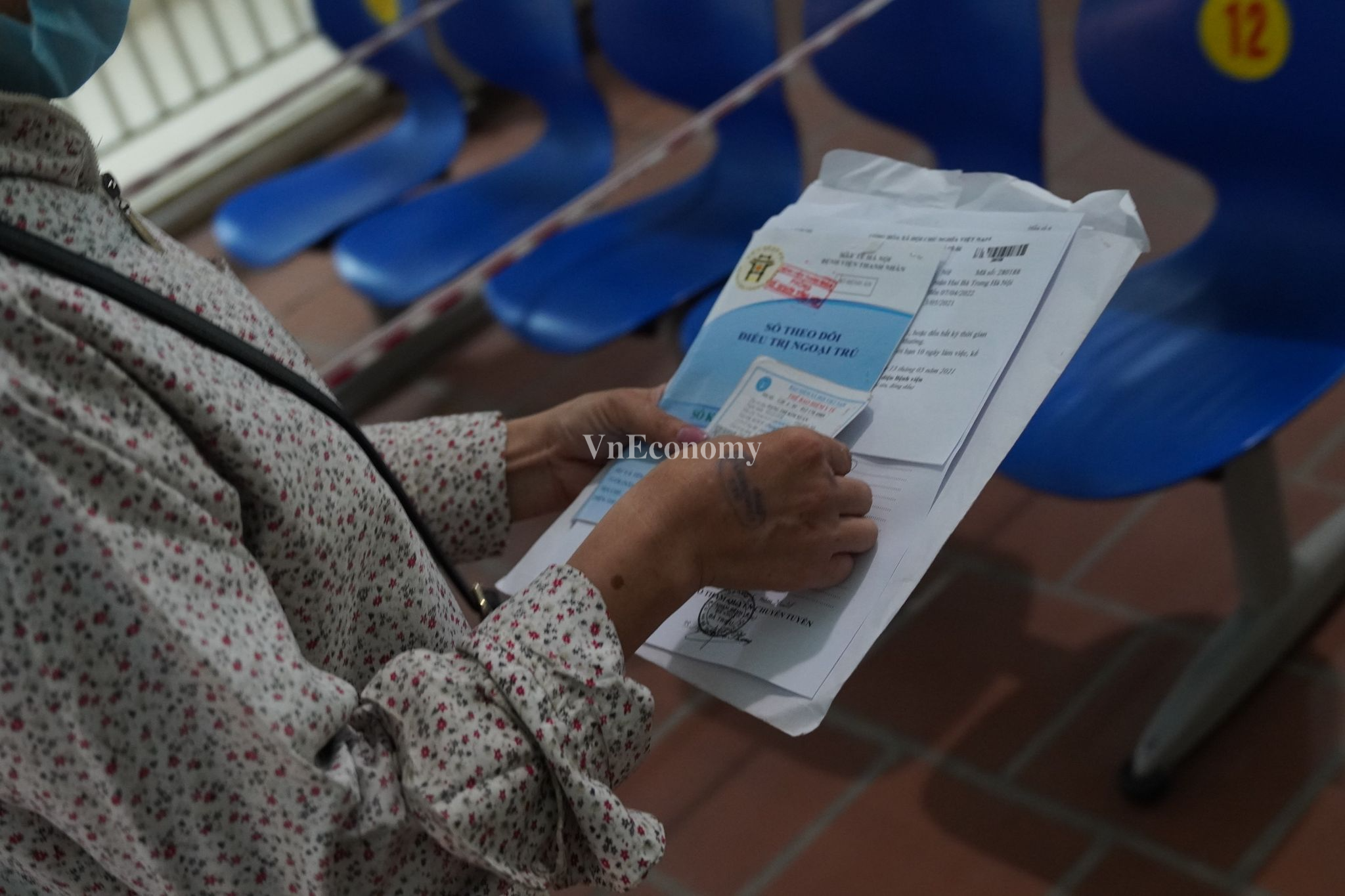 Nhờ đảm bảo quy trình chống dịch, nên bệnh viện vẫn hoạt động bình thường. Hiện không có khoa, phòng nào phải cách ly. Ảnh: Việt Tuấn