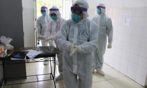 Hà Nội thêm 2 trường hợp dương tính mới sáng 13/5