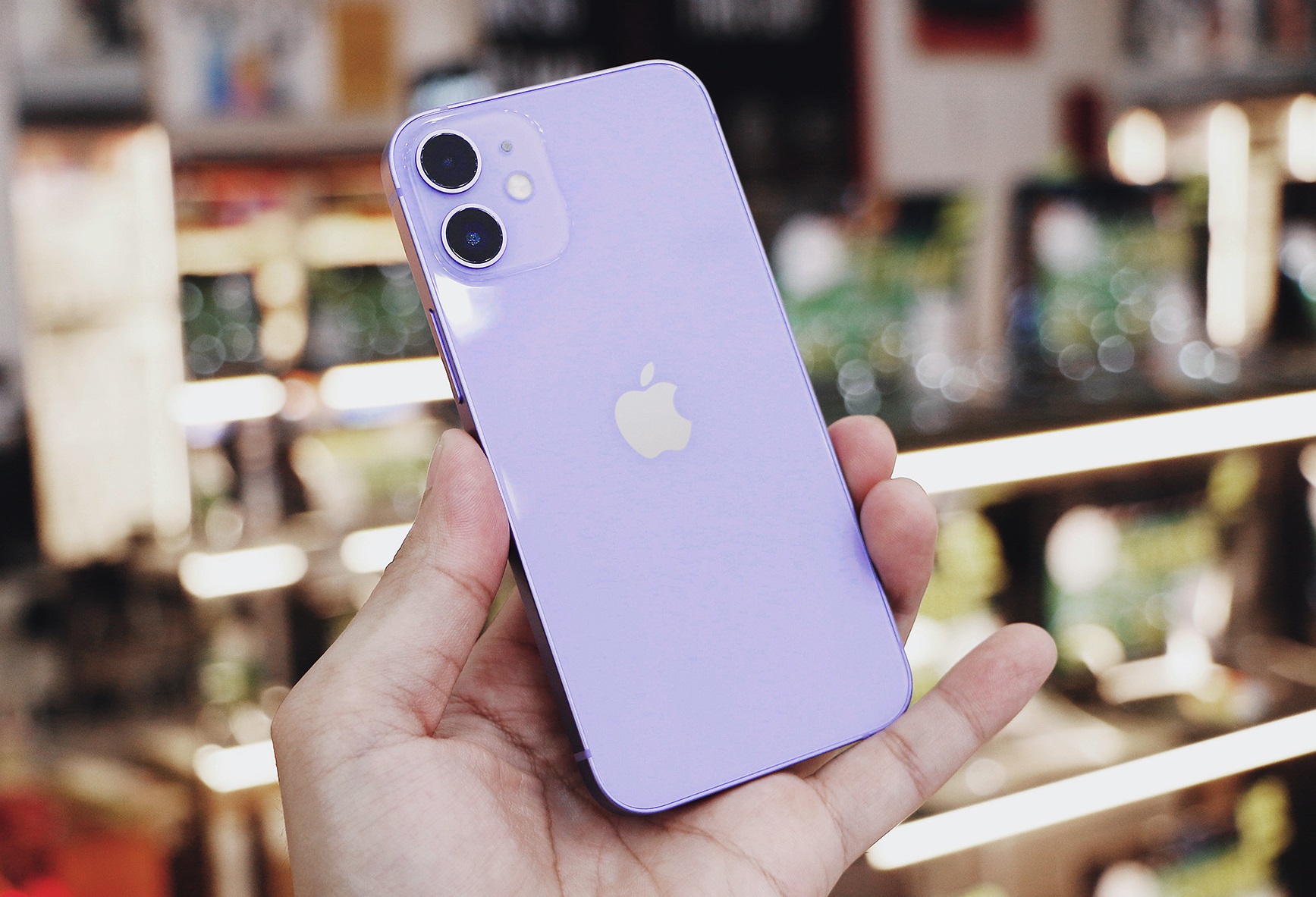 Bộ đôi iPhone 12 mini và iPhone 12 màu tím vừa mới ra mắt đã giảm đến 2,8 triệu.