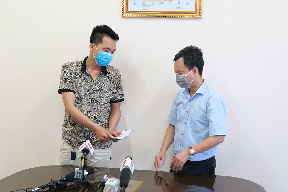 L&aacute;i xe P.Q.C đ&atilde; thừa nhận to&agrave;n bộ h&agrave;nh vi vi phạm, xin lỗi v&agrave; trả lại tiền thừa cho du kh&aacute;ch.