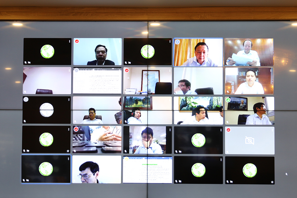 Một cuộc họp trực tuyến của Bộ Tài nguyên và Môi trường.