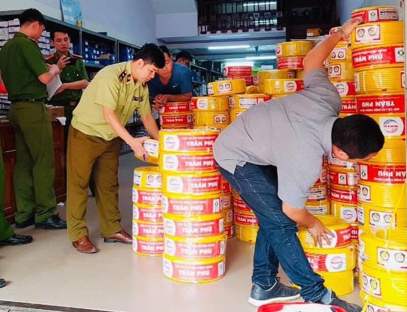 Đội quản lý thị trường số 2 - Cục Quản lý thị trường tỉnh Vĩnh Phúc  thu giữ 115 cuộn dây điện giả không rõ nguồn gốc.