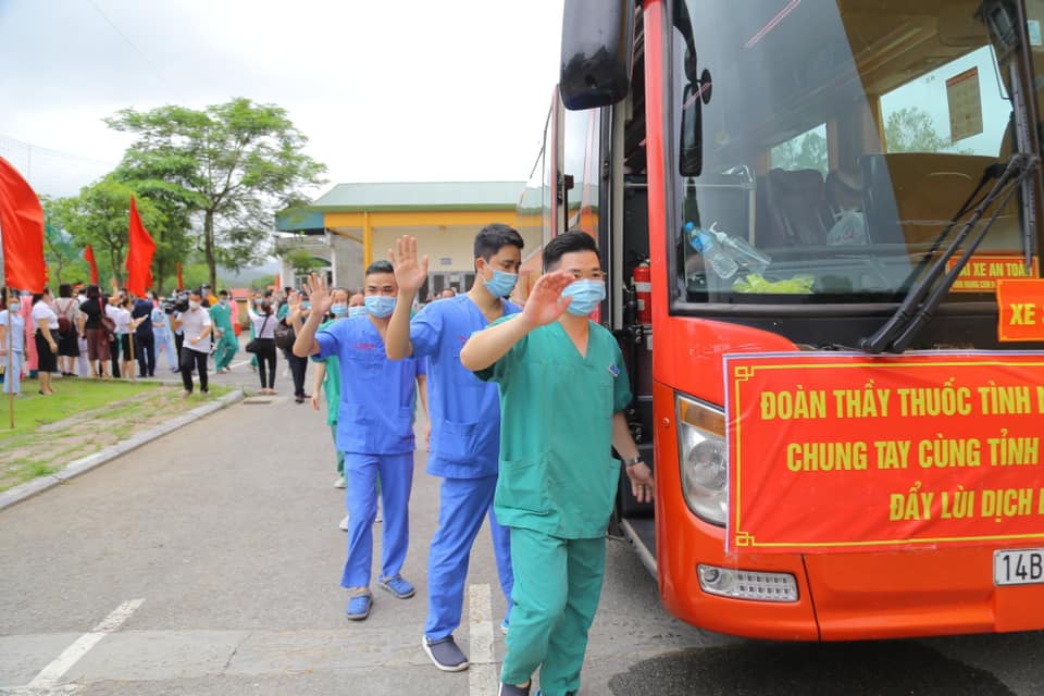 200 bác sỹ tình nguyện Quảng Ninh sang hỗ trợ Bắc Giang chống dịch Covid-19.
