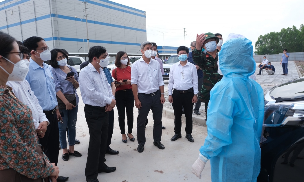 Đoàn công tác kiểm tra khu cách ly tập trung Khu công nghiệp Vân Trung