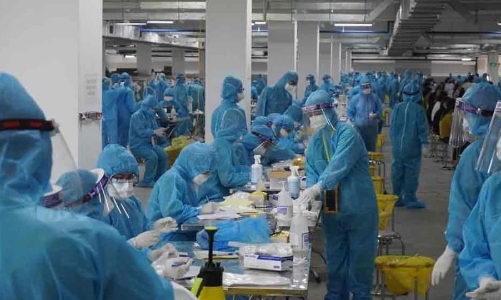 Hơn 300 công nhân ở Bắc Giang dương tính với SARS-CoV-2, Bộ Y tế họp khẩn