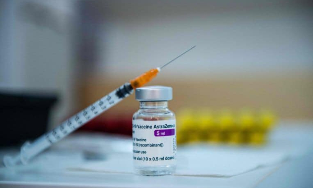 Lô vaccine Covid-19 bổ sung lần này sẽ giúp Việt Nam mở rộng đối tượng tiêm. Ảnh - Phạm Phương.