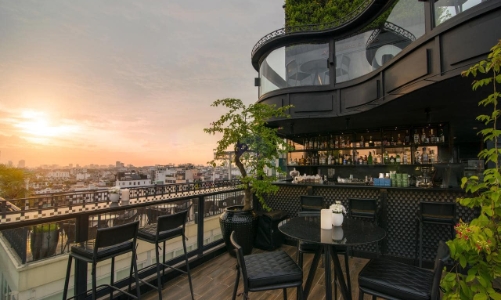 Top khách sạn có tầng thượng đẹp nhất thế giới: 4 cái tên đến từ Hà Nội