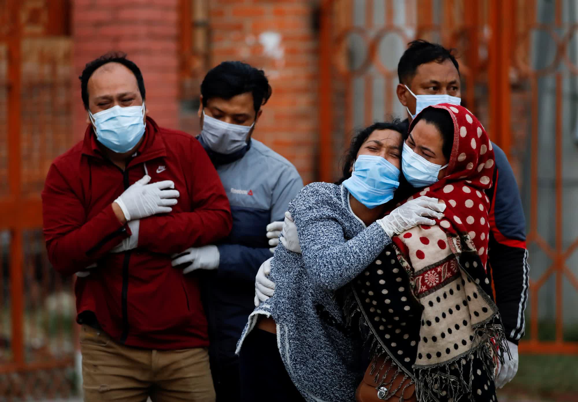 Chỉ một tháng trước, Nepal chỉ có ghi nhận 100 ca Covid-19 mỗi ngày. Nhưng ngày 11/5, nước này có 9.483 ca nhiễm mới và 225 ca tử vong - con số tử vong cao nhất kể từ khi đại dịch bắt đầu - Ảnh: Reuters 