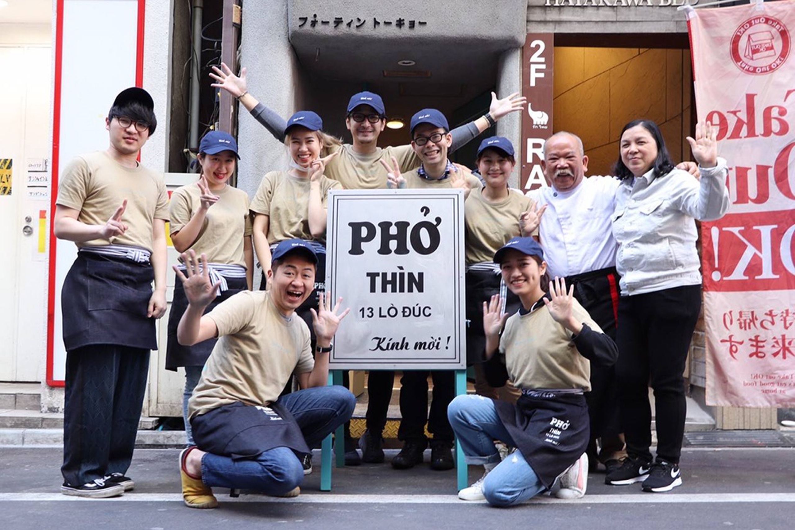 Hơn 100 bát phở được bán đi và trong vòng chưa đầy 1 giờ đồng hồ trong ngày khai trương tại Tokyo.