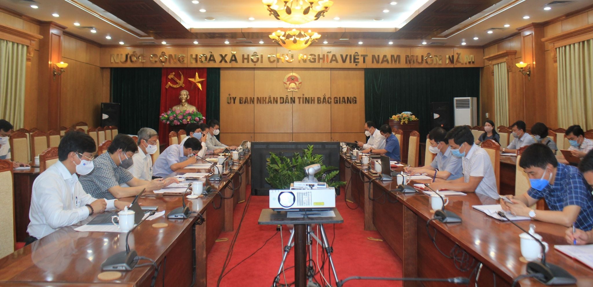 Đoàn công tác của Bộ Y tế làm việc với Ủy ban nhân dân tỉnh Bắc Giang ngày 17/5.