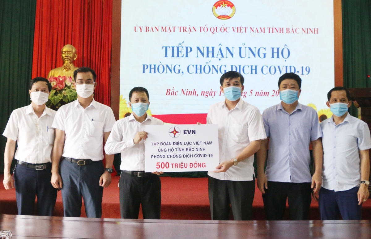 EVN ủng hộ 500 triệu đồng hỗ trợ Bắc Ninh phòng chống dịch Covid-19.