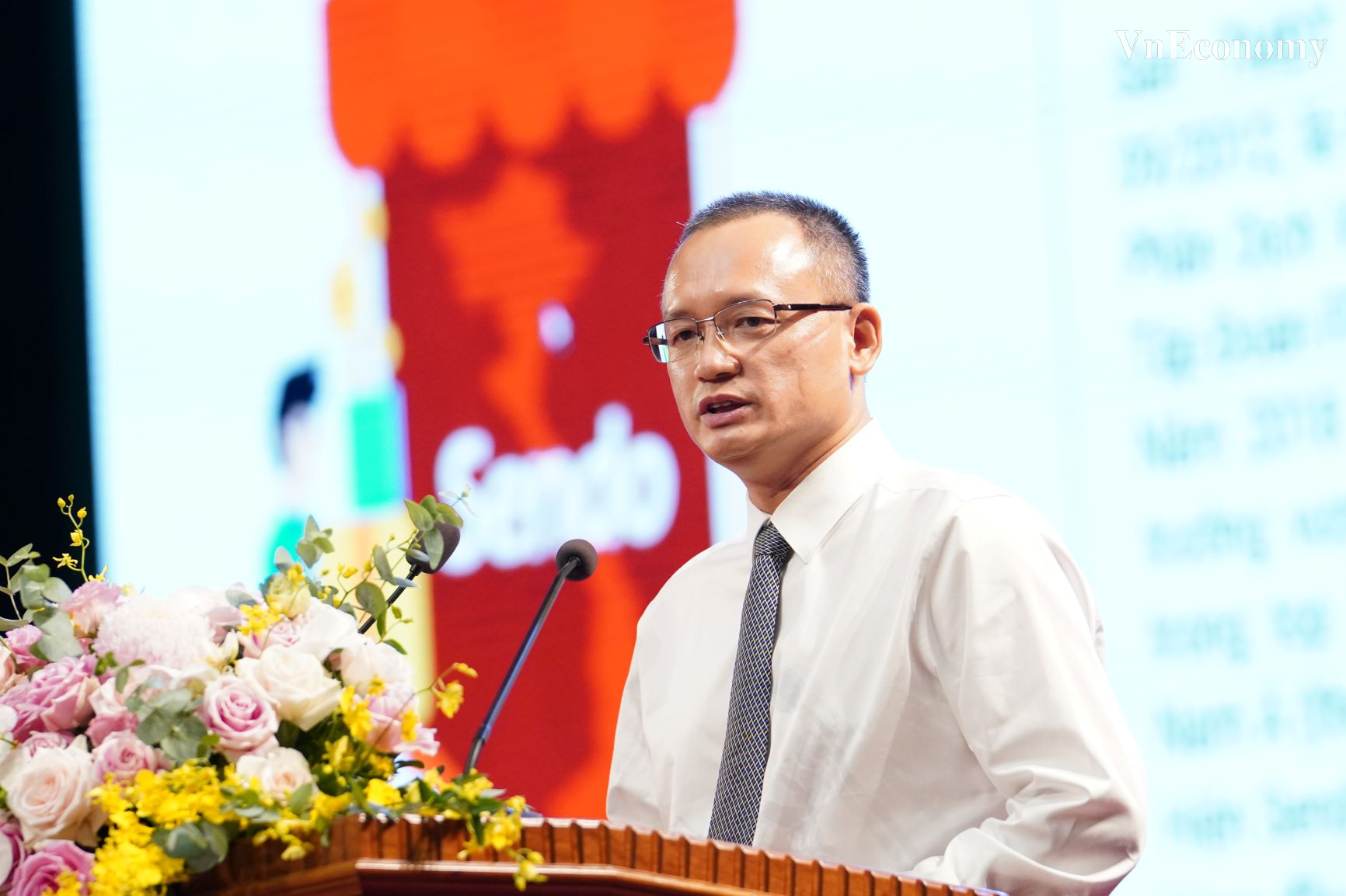Ông Nguyễn Đắc Việt Dũng, Chủ tịch HĐQT Công ty CP công nghệ Sen Đỏ đóng góp ý kiến tại hội nghị.
