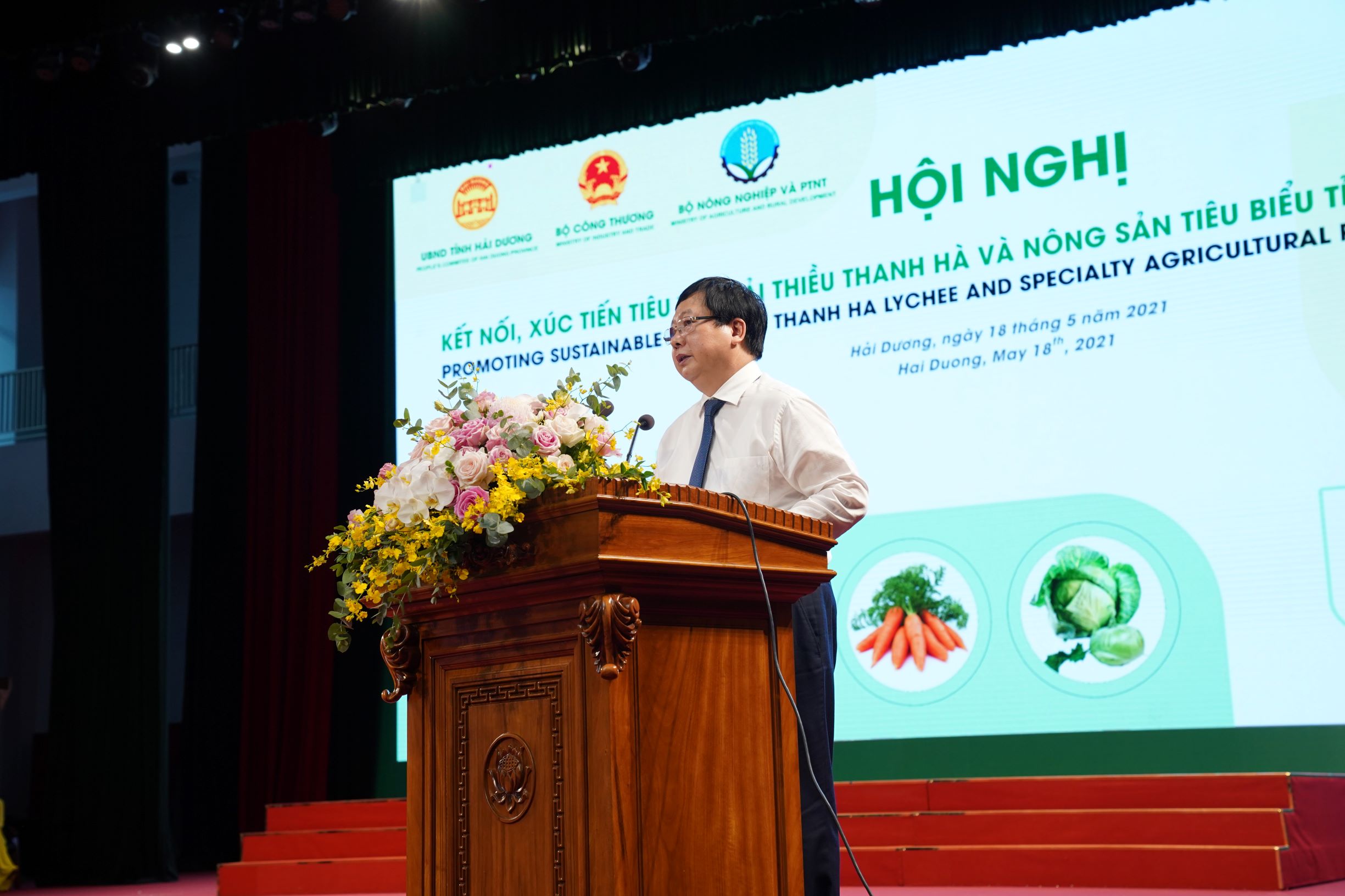 &Ocirc;ng Nguyễn Dương Th&aacute;i, Chủ tịch UBND tỉnh Hải Dương ph&aacute;t biểu khai mạc v&agrave; ch&agrave;o mừng hội nghị.