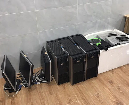 Tang vật máy tính được các đơn vị thu giữ.