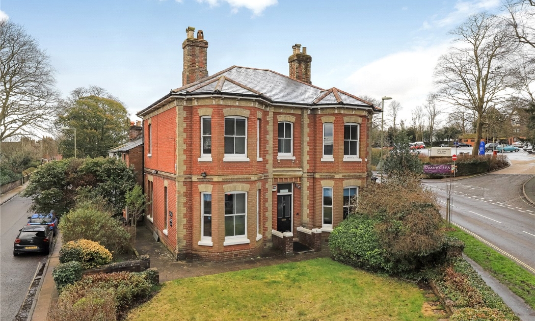 Một căn nhà được rao bán ở Winchester, Anh.