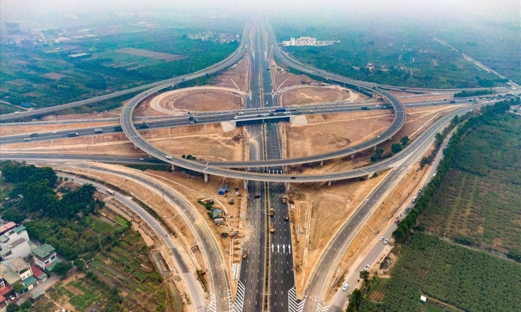 Nhiều dự án đầu tư công đứng trước nguy cơ đình trệ.