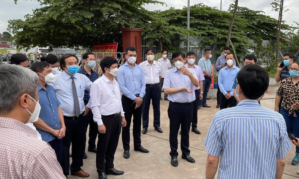 Đoàn công tác của Bộ y tế kiểm tra, chỉ đạo công tác chống dịch Covid-19 tại Bắc Giang.