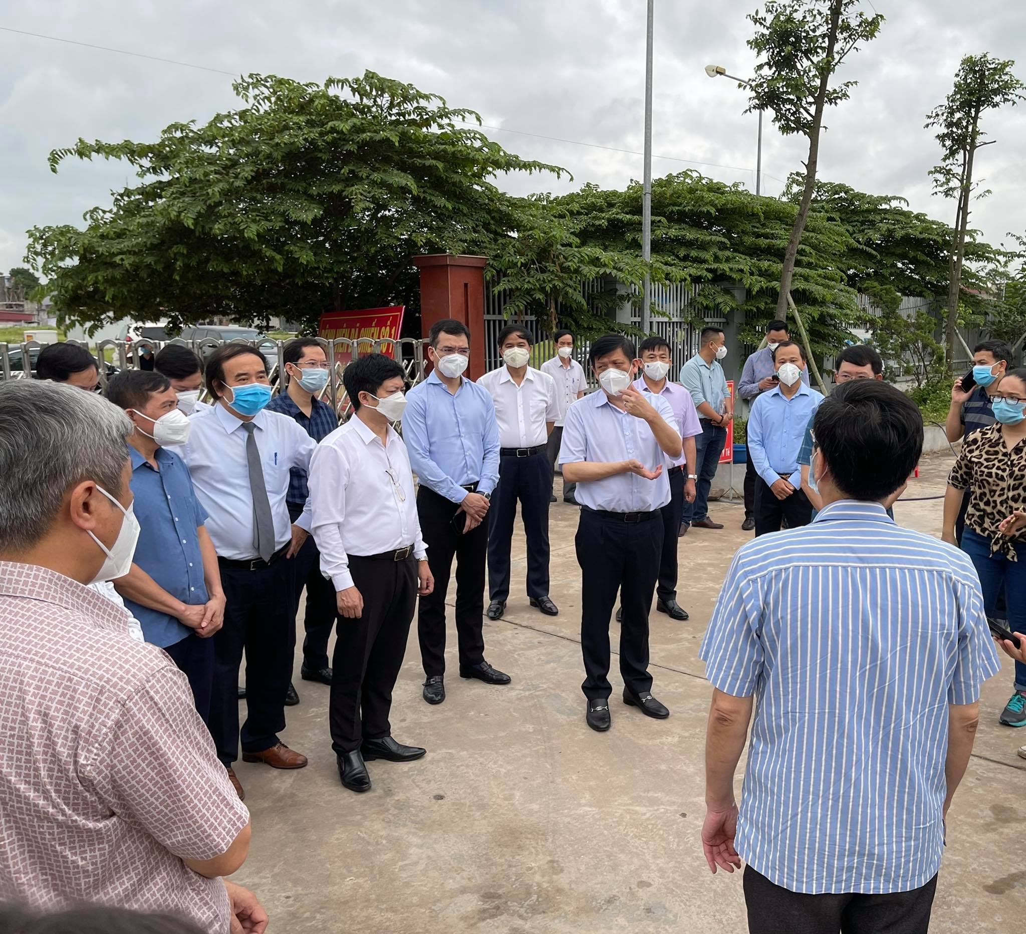 Đoàn công tác của Bộ y tế kiểm tra, chỉ đạo công tác chống dịch Covid-19 tại Bắc Giang.