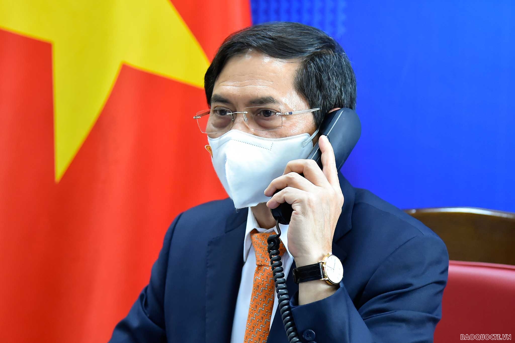 Bộ trưởng Ngoại giao Bùi Thanh Sơn điện đàm với Phó Thủ tướng, Bộ trưởng Ngoại giao Thái Lan Don Pramudwinai. (Ảnh: Tuấn Anh).