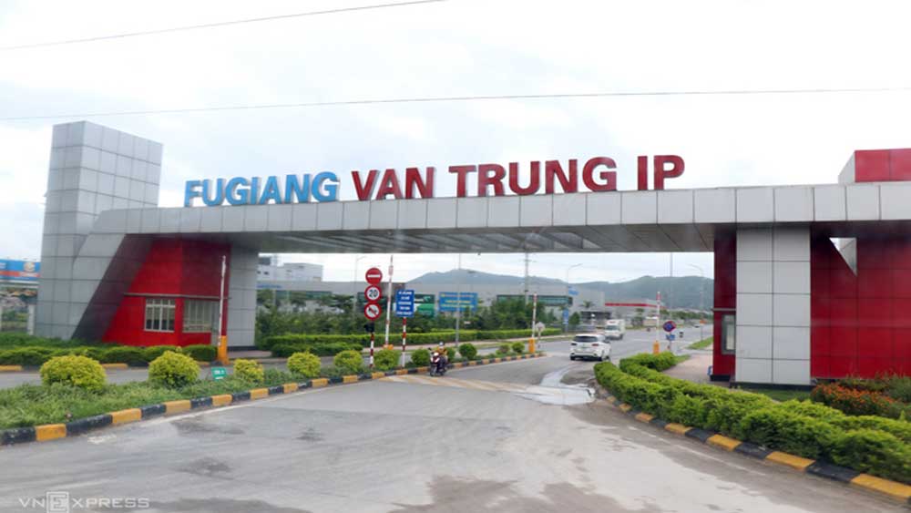 Trước khi đi đến quyết định tạm dừng hoạt động bốn trong sáu khu công nghiệp, tỉnh đã họp với các doanh nghiệp.