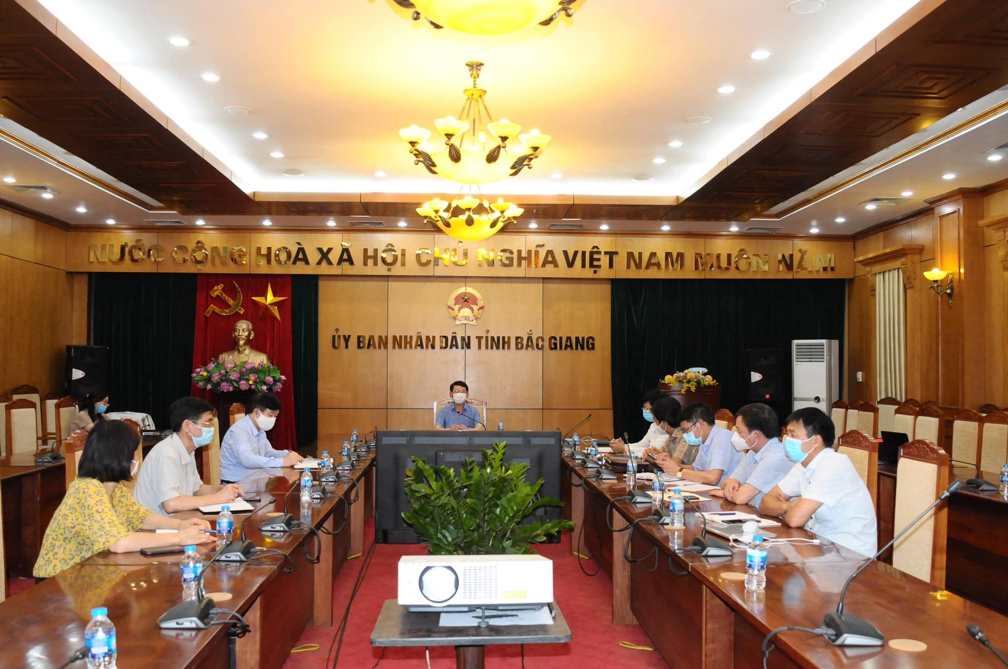 Tiểu ban Điều trị của Bộ phận thường trực hỗ trợ đặc biệt của Bộ Y tế họp khẩn với Ban Chỉ đạo phòng, chống, dịch Covid-19 của tỉnh Bắc Giang.