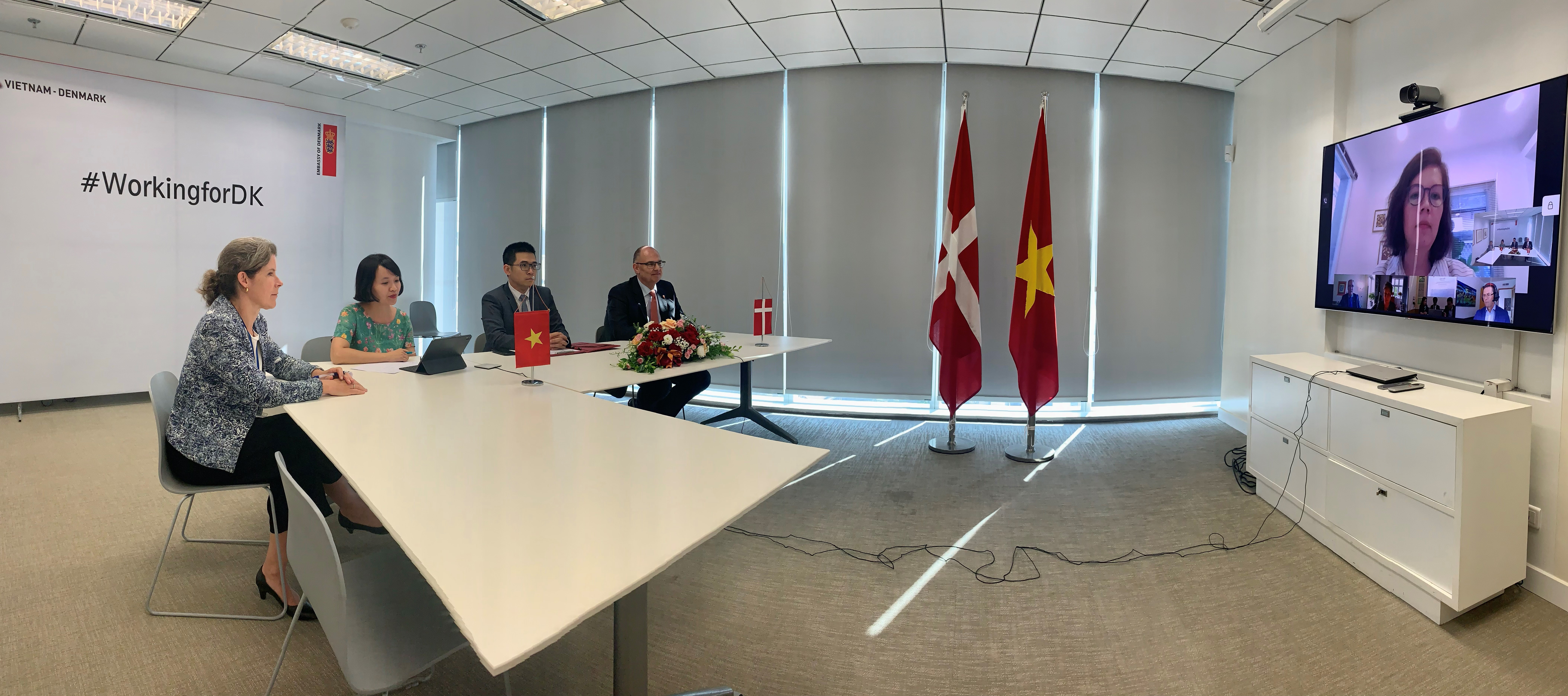 Lễ ký kết diễn ra theo hình thức trực tuyến.