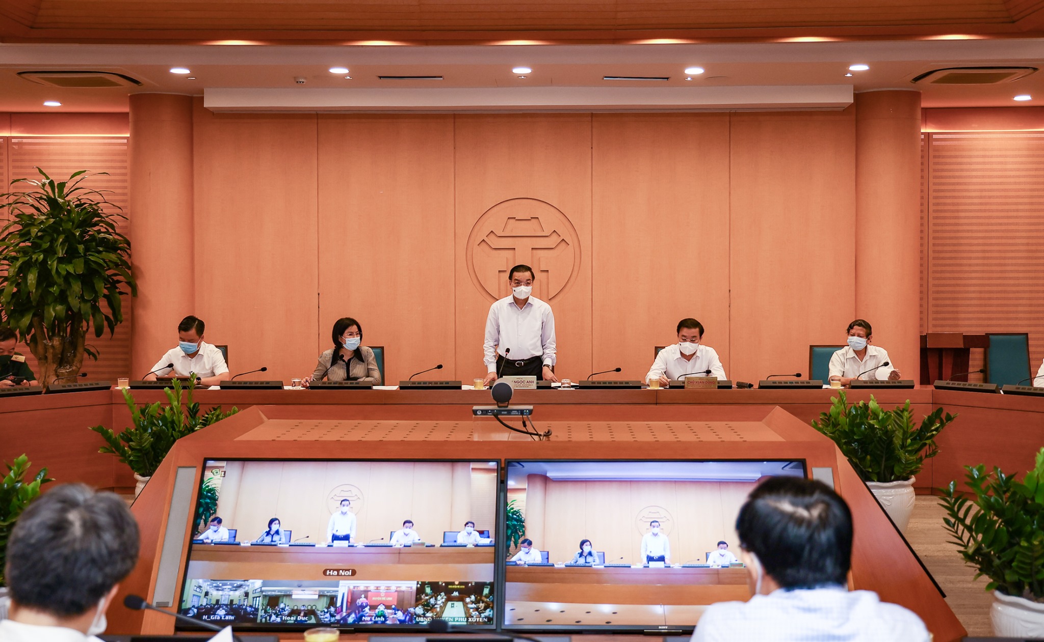 Chủ tịch Ủy ban nhân dân thành phố Hà Nội Chu Ngọc Anh phát biểu tại cuộc họp.