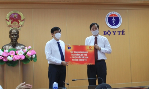 Bộ Y tế tiếp nhận hỗ trợ 160 tỷ đồng và 4 triệu liều vaccine cho Quỹ mua vaccine phòng Covid-19