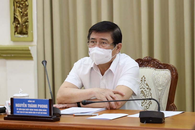 Chủ tịch UBND TP Nguyễn Thành Phong chủ trì cuộc họp sáng 21/5/2021.