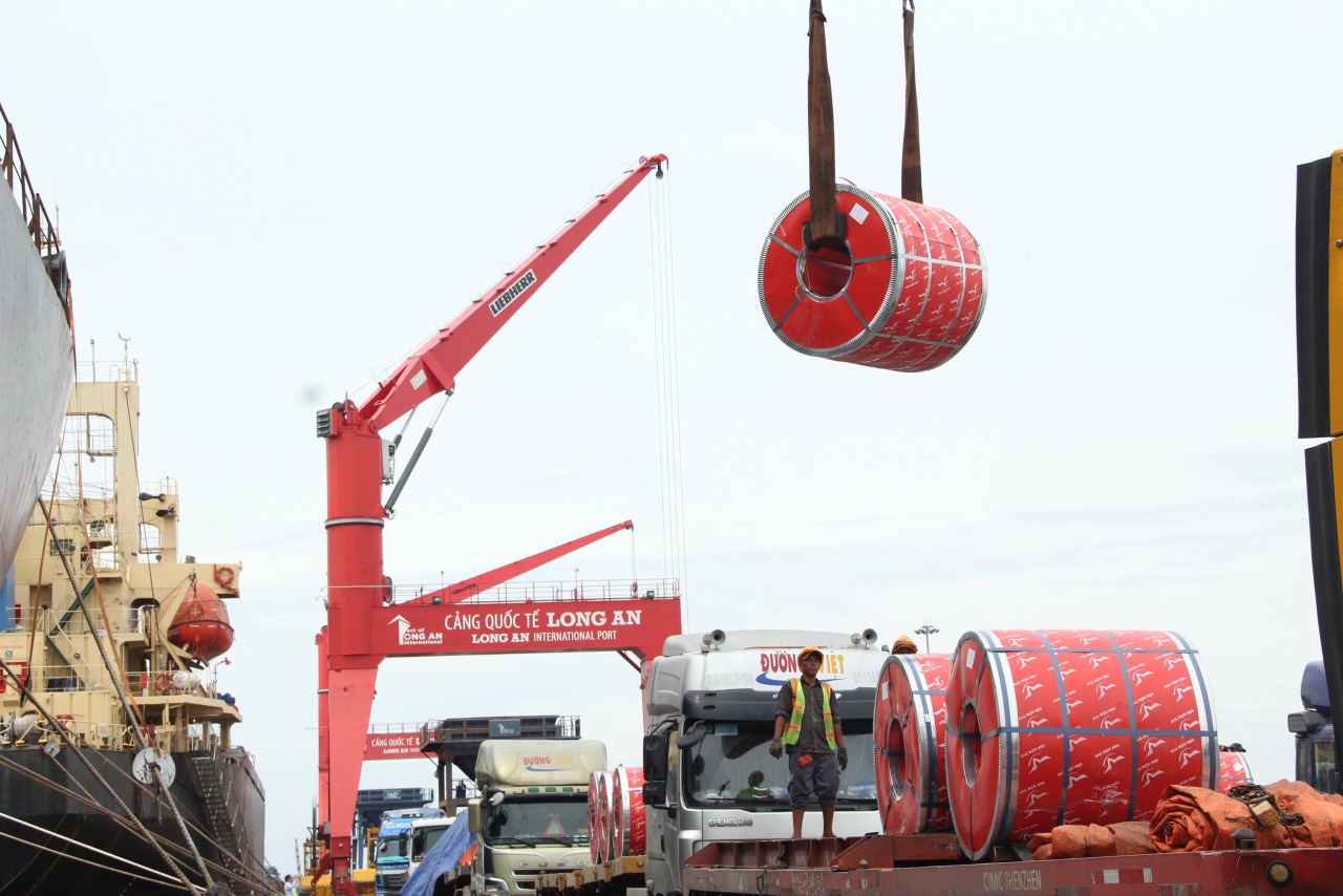 Bao nhiêu khát khao, hoài bão xây dựng nhà máy dây chuyền mạ màu hiện đại của cô gái Bích Thùy năm đó giờ đã thành hiện thực.