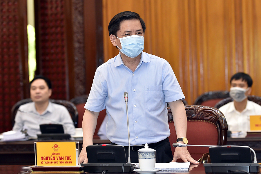 Bộ trưởng Bộ Giao thông vận tải báo cáo tại cuộc họp - Ảnh: VGP.