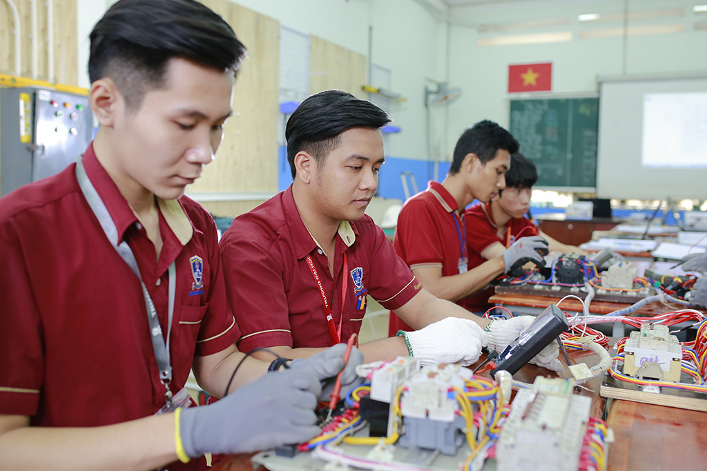 Sự gắn kết giữa nhà trường với các doanh nghiệp sẽ tạo ra được nguồn nhân lực giỏi, có chất lượng và gắn liền với thực tế.