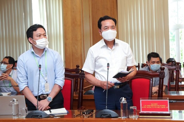 Đại diện doanh nghiệp nước ngoài phát biểu tại cuộc họp. Ảnhh: Khánh  Linh