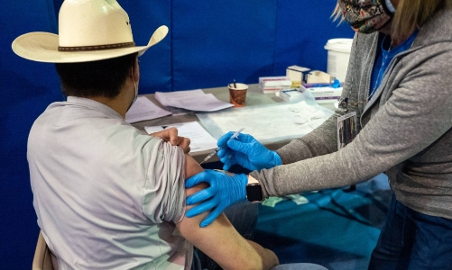 Vaccine Covid-19 nào giúp các quốc gia thoát dịch nhanh hơn?