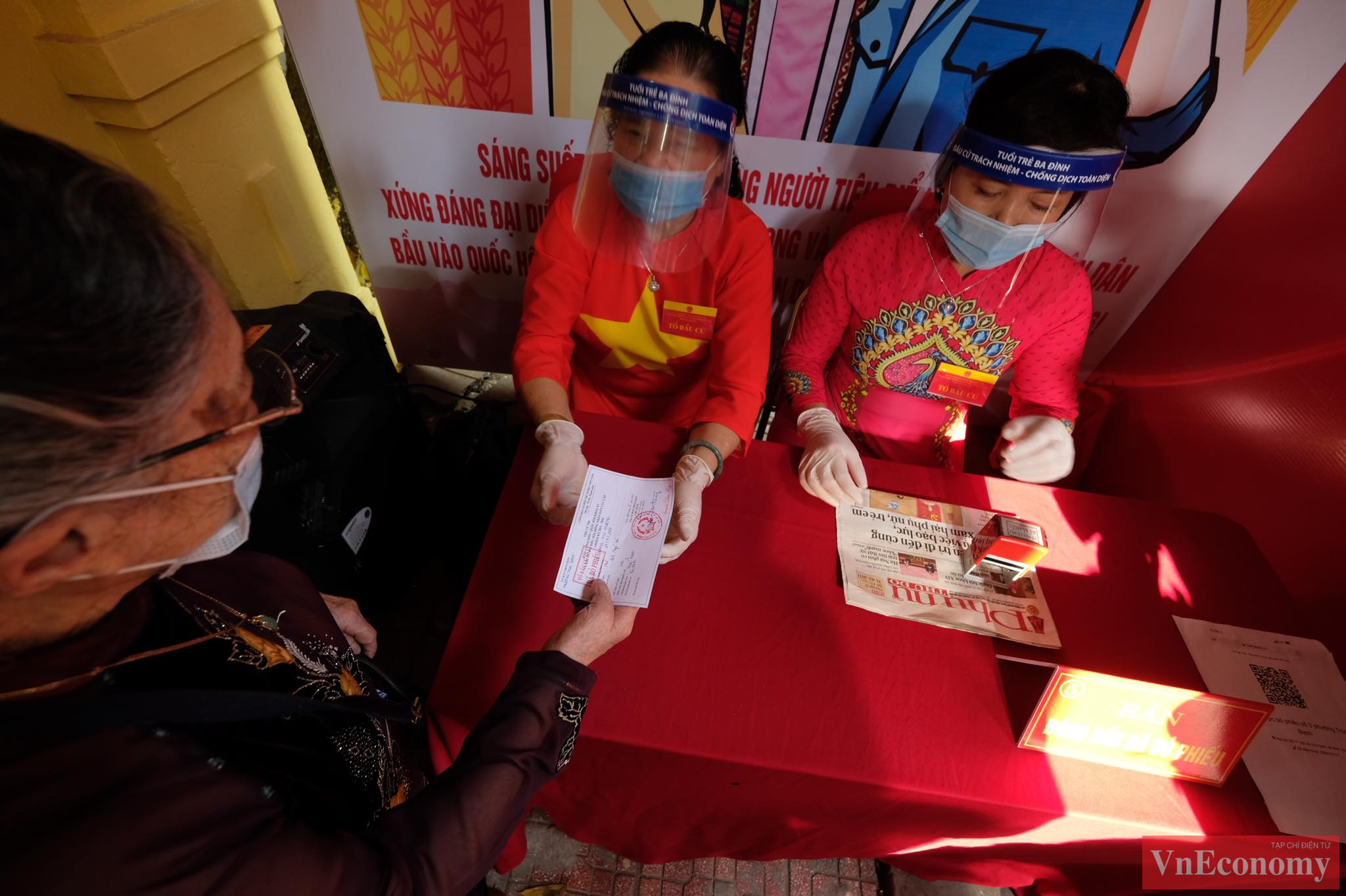 Với sự v&agrave;o cuộc của cả hệ thống ch&iacute;nh trị v&agrave; sự hưởng ứng t&iacute;ch cực của nh&acirc;n d&acirc;n, ng&agrave;y hội bầu cử to&agrave;n d&acirc;n chắc chắn sẽ th&agrave;nh c&ocirc;ng tốt đẹp, bảo đảm d&acirc;n chủ, b&igrave;nh đẳng, đ&uacute;ng ph&aacute;p luật, an to&agrave;n v&agrave; tiết kiệm trong đại dịch Covid-19.