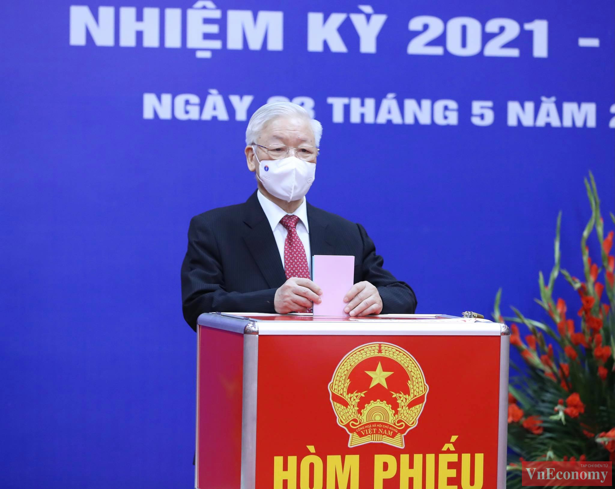 Tổng bí thư Nguyễn Phú Trọng bỏ phiếu bầu đại biểu Quốc hội khoá XV và đại biểu HĐND các cấp nhiệm kỳ 2021-2026.