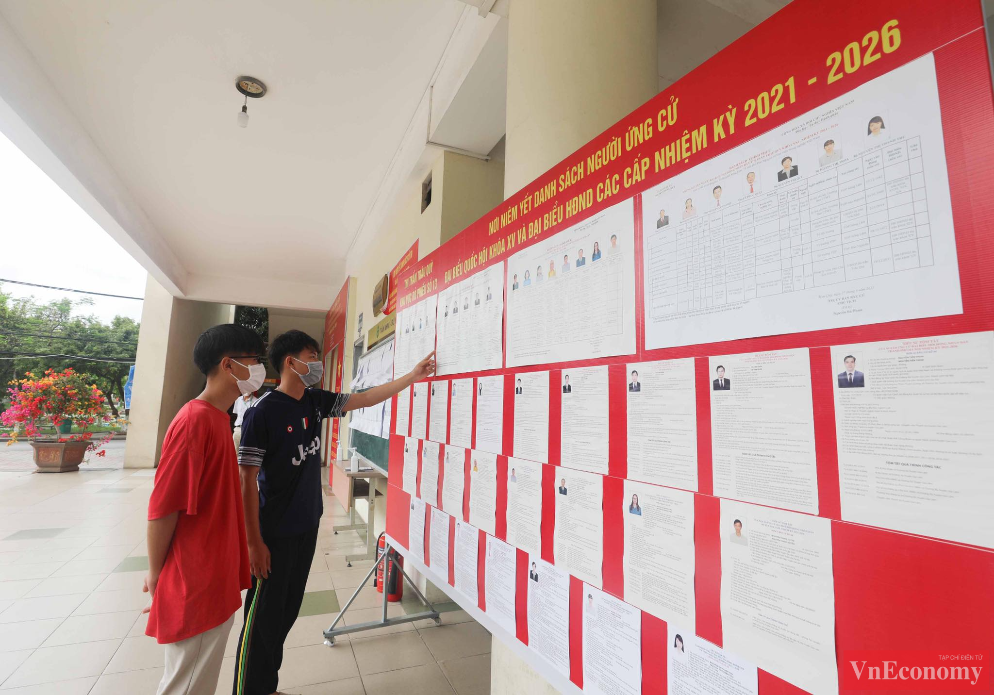 Tại Hà Nội, hơn 5 triệu cử tri thực hiện quyền bầu cử từ 7h00 sáng ngày 23/5. 
