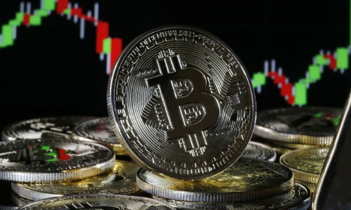 Thị trường tiền ảo rực lửa, Bitcoin lại bị bán tháo, giá giảm quá nửa so với đỉnh kỷ lục