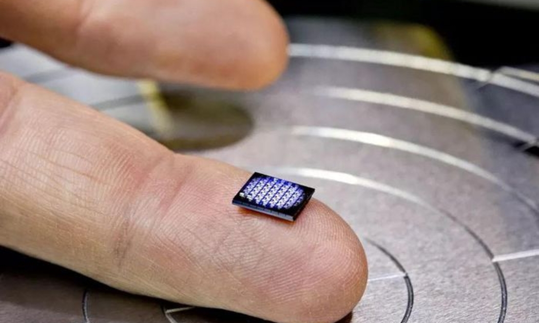 Con chip 2 nm của IBM có mật độ 333 triệu bóng bán dẫn trên một milimet vuông vừa được công bố đầu tháng 5.