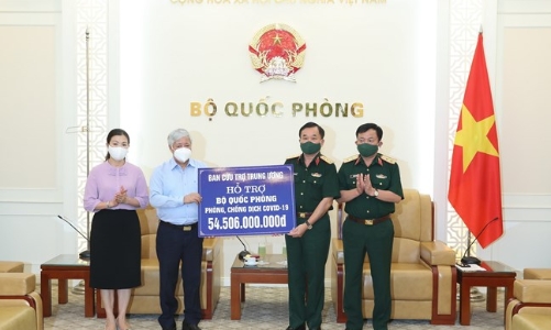 Trao hơn 54 tỷ đồng hỗ trợ Bộ Quốc phòng phục vụ công tác chống dịch