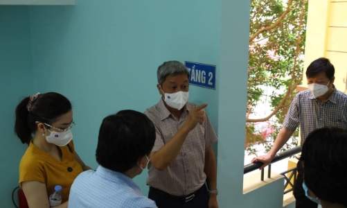 Lấy mẫu test nhanh thí điểm cho 200 công nhân tại Bắc Giang