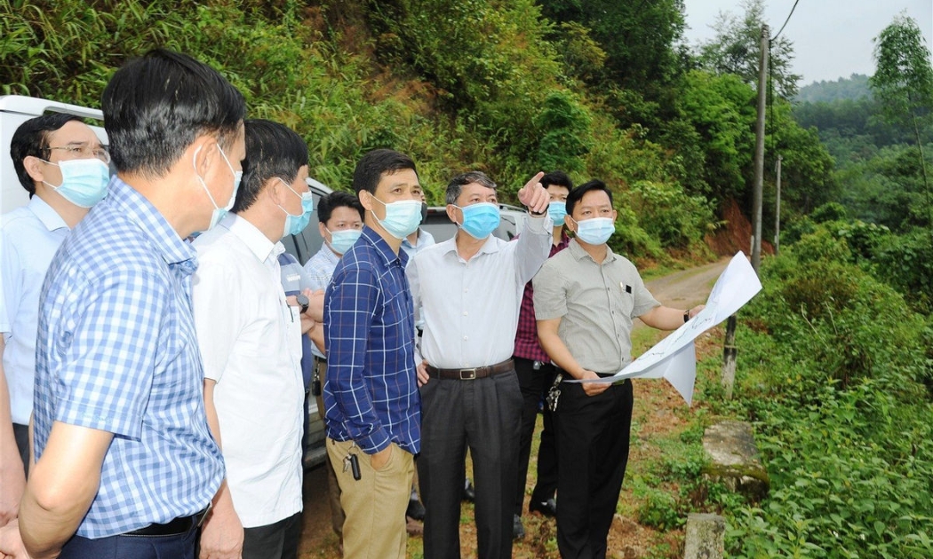 Chủ tịch UBND tỉnh Hoàng Xuân Ánh khảo sát thực địa vị trí quy hoạch sân bay tỉnh Cao Bằng