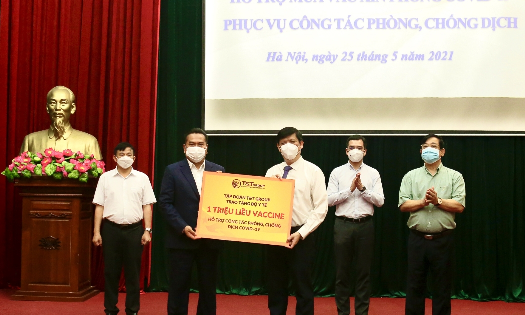 Tập đoàn T&T Group của doanh nhân Đỗ Quang Hiển đã quyết định trao tặng Bộ Y tế 1 triệu liều vaccine phòng Covid-19.