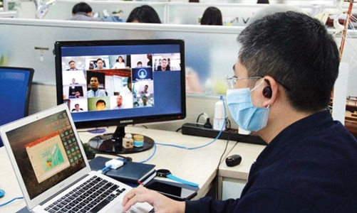 Hà Nội khuyến khích làm việc, họp trực tuyến để phòng Covid