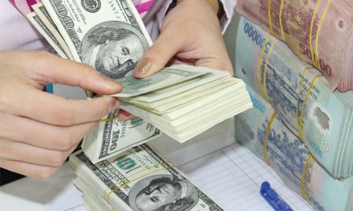 Lãi suất đi ngang trên liên ngân hàng, tỷ giá tự do tiếp tục giảm sâu