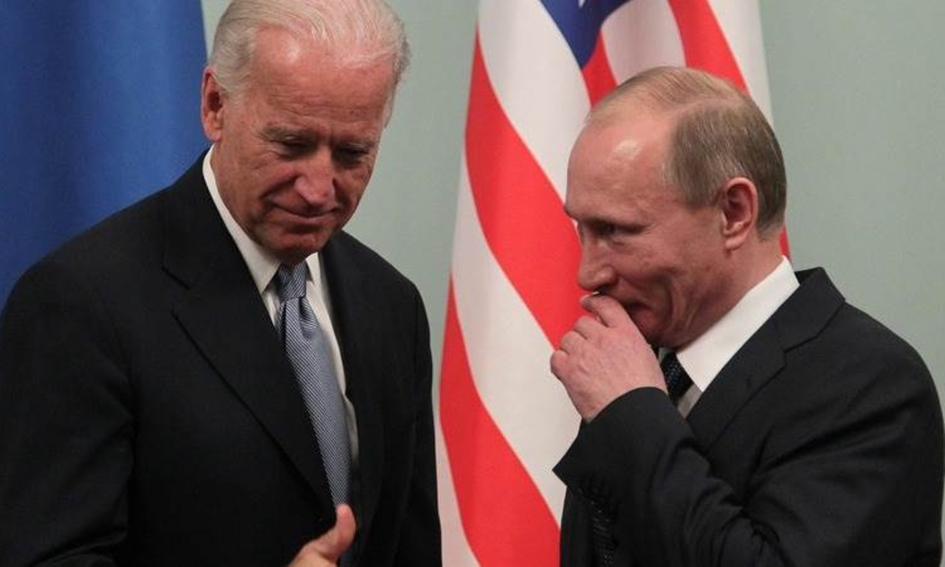 Ông Biden từng gặp Tổng thống Nga Putin khi còn làm Phó tổng thống dưới thời Barrack Obama - Ảnh: AFP