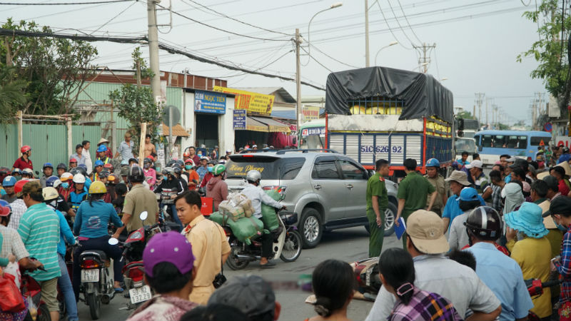 Đường nhỏ hẹp, thường xuyên bị lấn chiếm là những nguyên nhân khiến tuyến đường này trở thành “điểm đen” tai nạn giao thông.