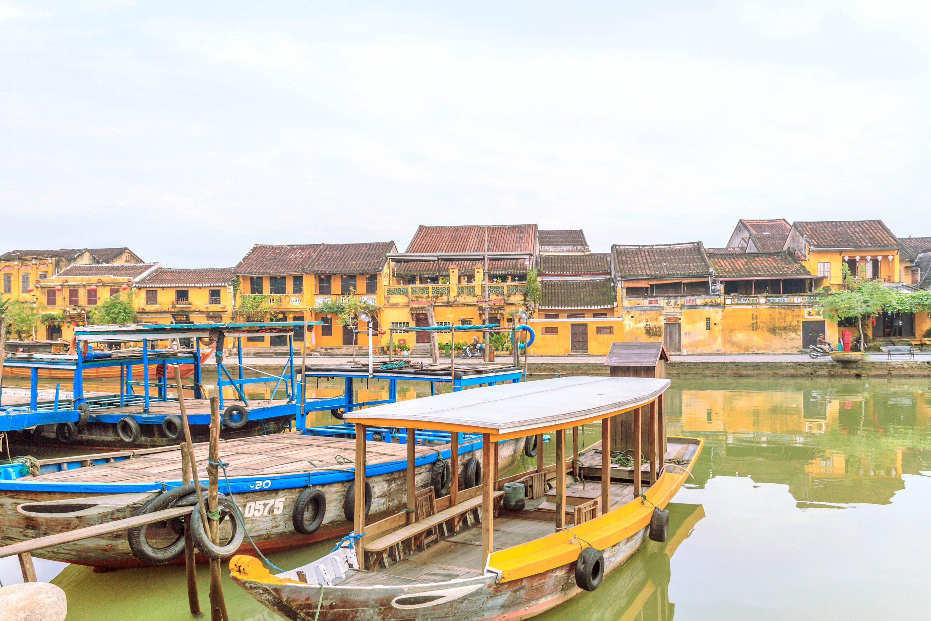 Phố cổ Hội An vắng b&oacute;ng kh&aacute;ch du lịch, y&ecirc;n ắng hơn bao giờ hết.